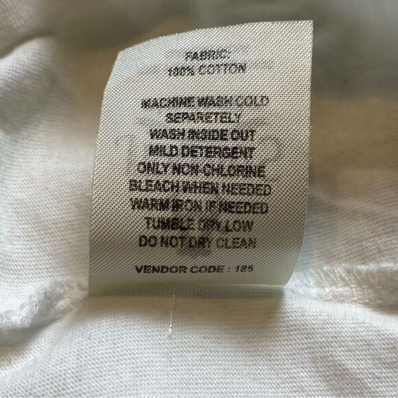 Akademiks White and Red Short Sleeve Tee with Artistic Design - Picture 5 of 11